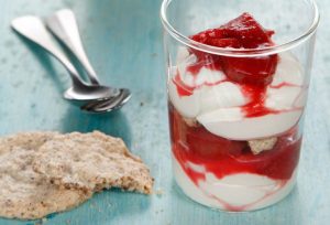 Rhabarber Trifle - Rezept von Betty Bossi & Miele