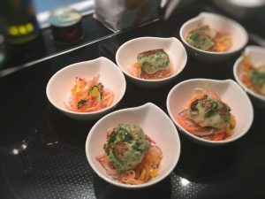 Scampi Poule Burger auf Glasnudel Papaya Salat