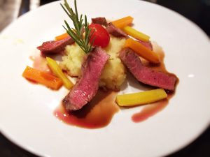 Irisches Dry Age Entrecôte an Aargauer Blauburgundersauce