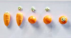 Marzipanrüebli zu Kürbissen formen